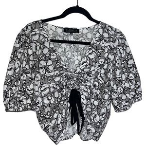 🌸 Grey and White Crop Blouse